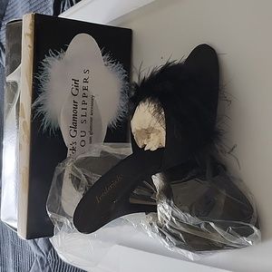 Fredericks of a Hollywood Marabou slippers